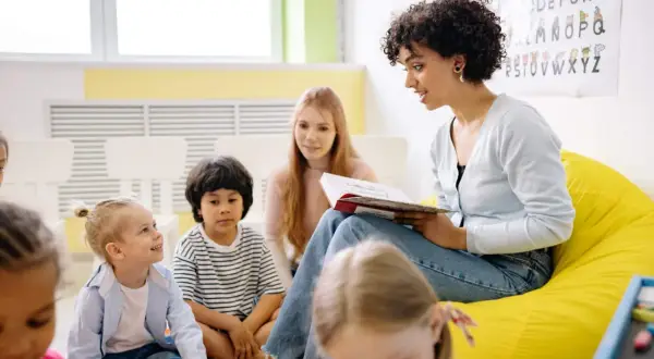 Ile zarabia pedagog specjalny w przedszkolu? Zaskakujące fakty o wynagrodzeniu