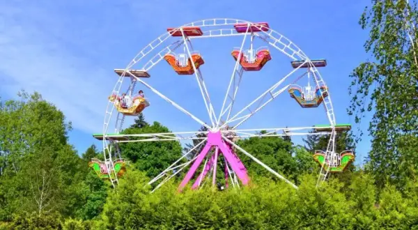 Zatorland i Energylandia: Dwa różne parki rozrywki w Zatorze