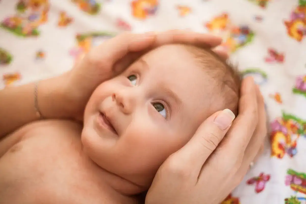 Ciemiączko przednie u niemowlęcia - kiedy zarasta i kiedy niepokoi?