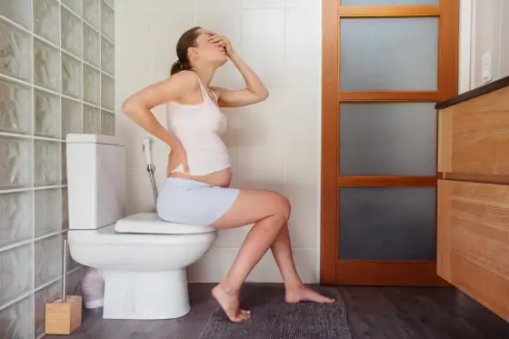 Lewatywa przed porodem - kiedy ma sens i czy warto?